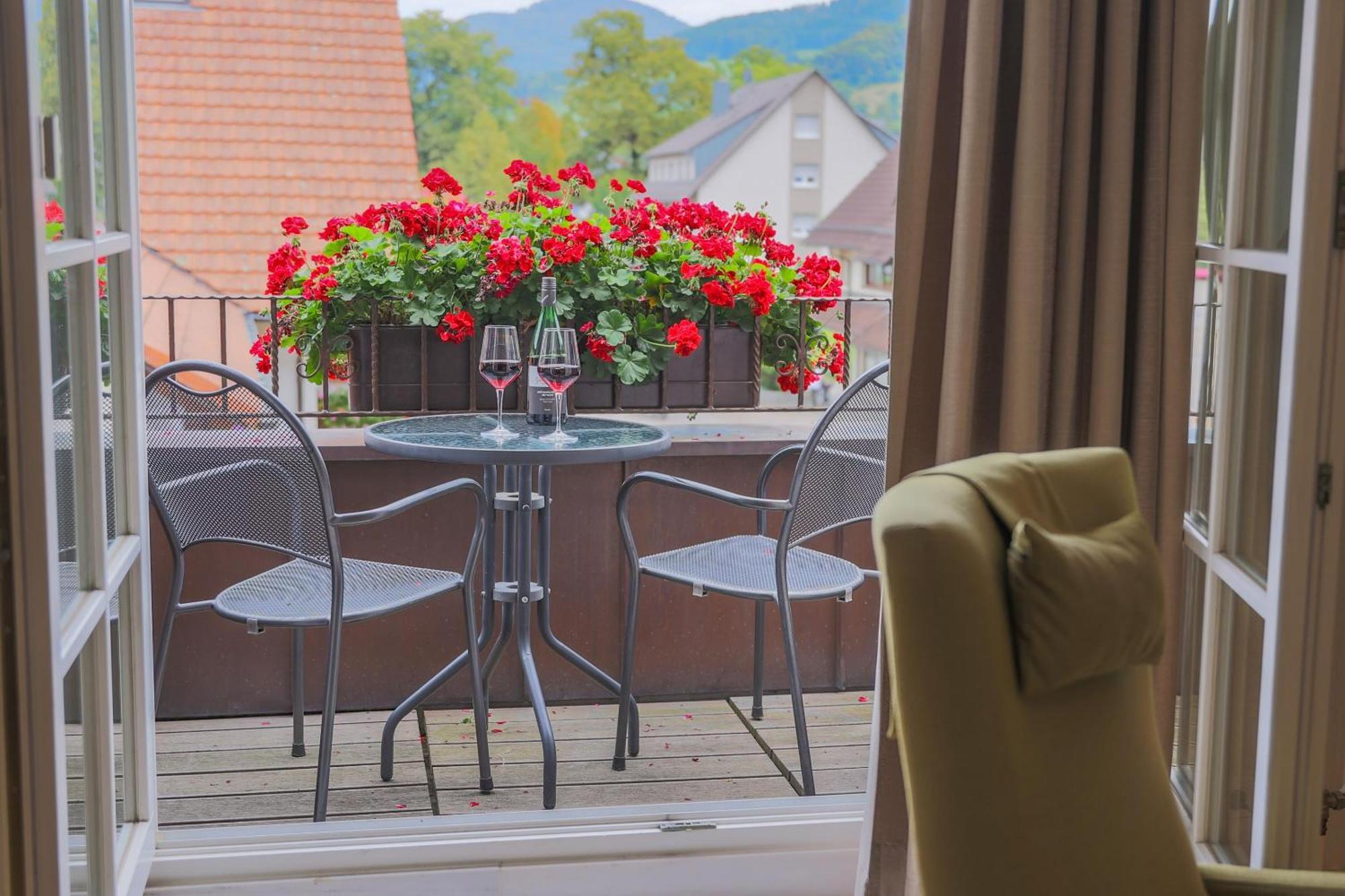 Hotel-Gasthaus Goldener Engel Glottertal Eksteriør billede