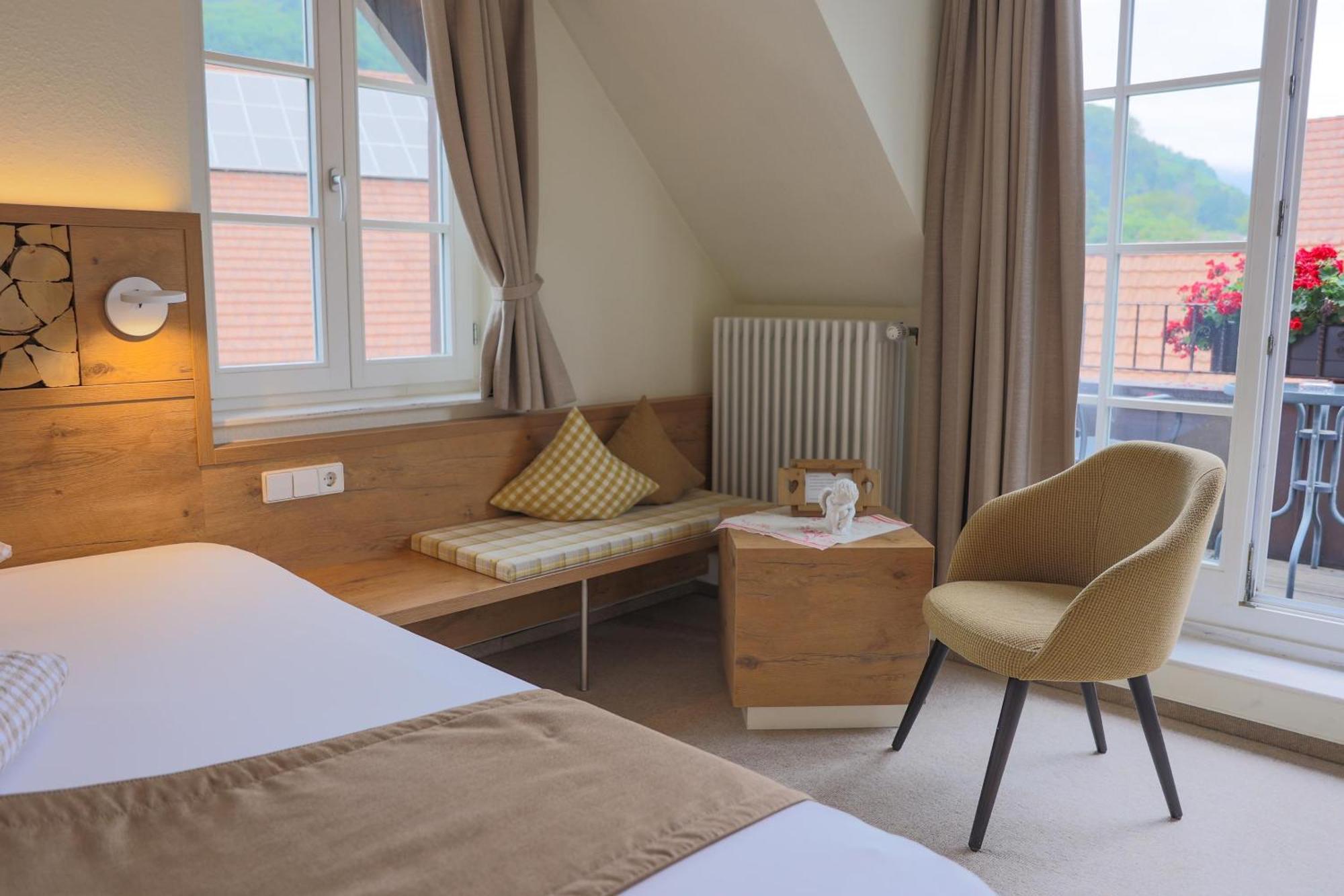 Hotel-Gasthaus Goldener Engel Glottertal Eksteriør billede
