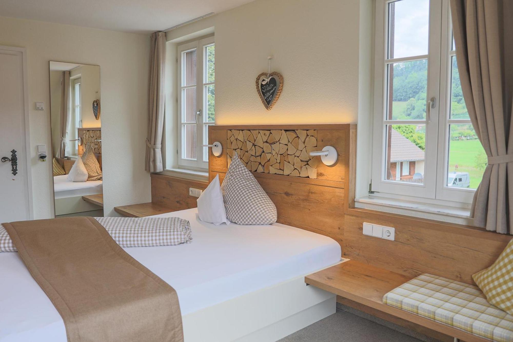 Hotel-Gasthaus Goldener Engel Glottertal Eksteriør billede