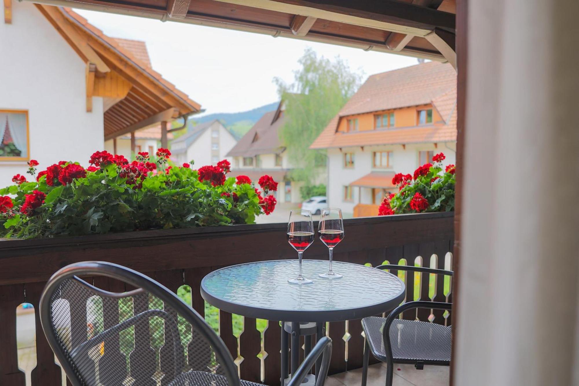 Hotel-Gasthaus Goldener Engel Glottertal Eksteriør billede