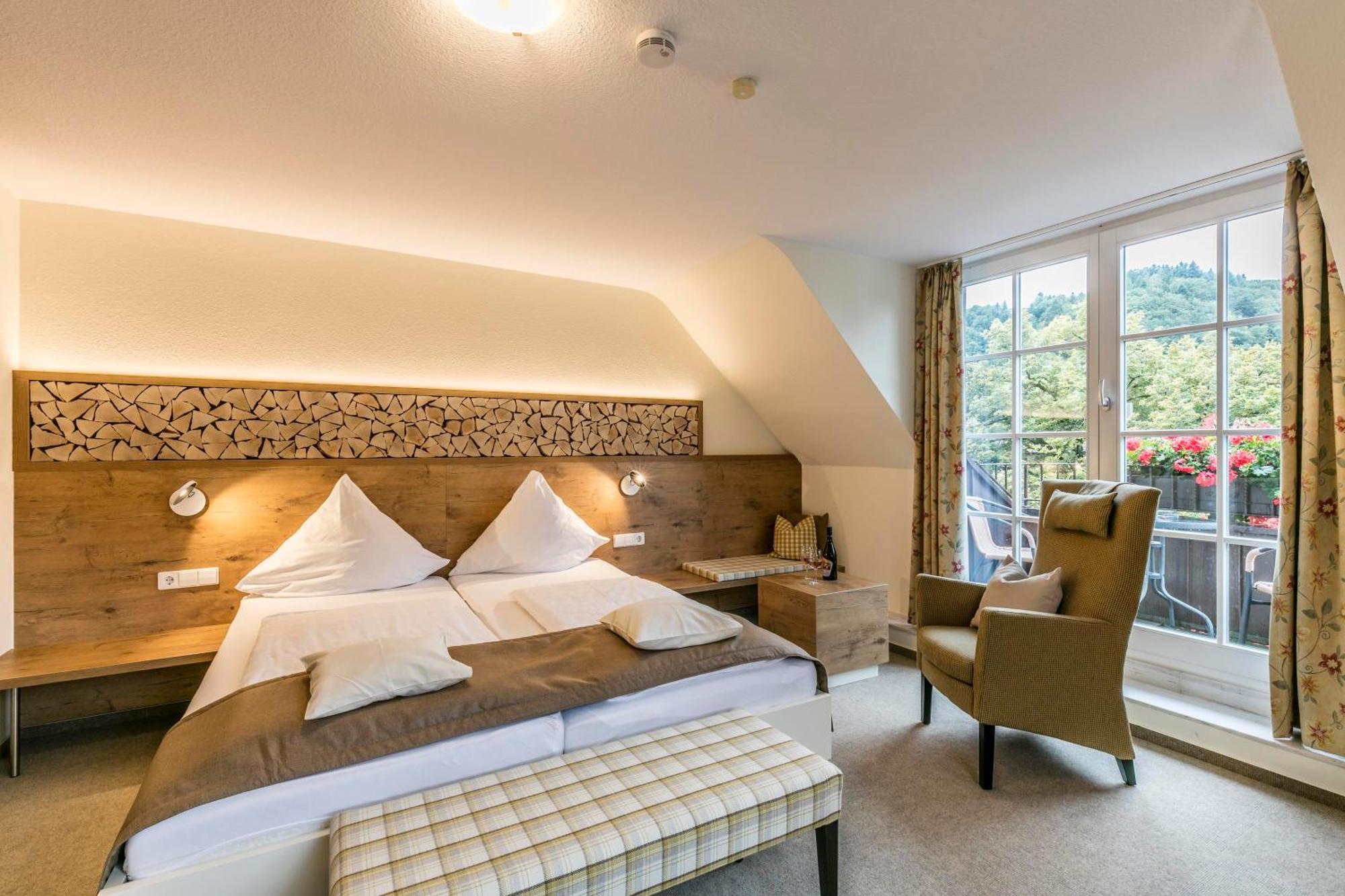 Hotel-Gasthaus Goldener Engel Glottertal Eksteriør billede